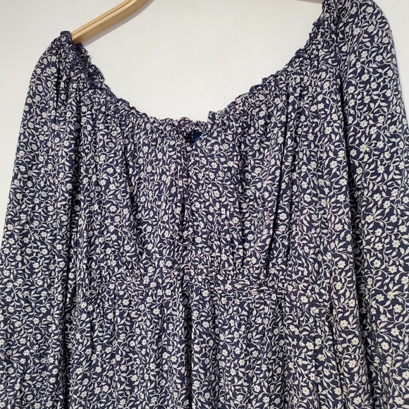 Old Navy Ditsy Floral Poet Swing Dress - Picture 4 of 7